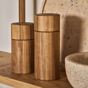 Salt- och pepparkvarn Akacia i minimalistisk design